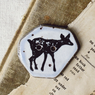 winter fawn button 