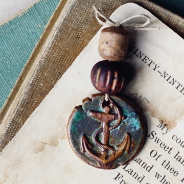 ship-wrecked anchor set 